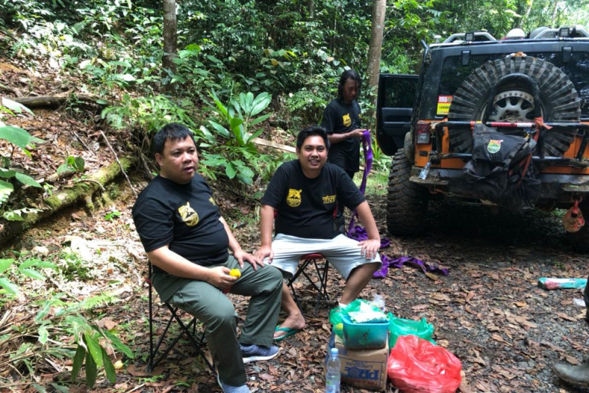 Offroader Bhayangkara MeX menuju aliran Sungai Tandui