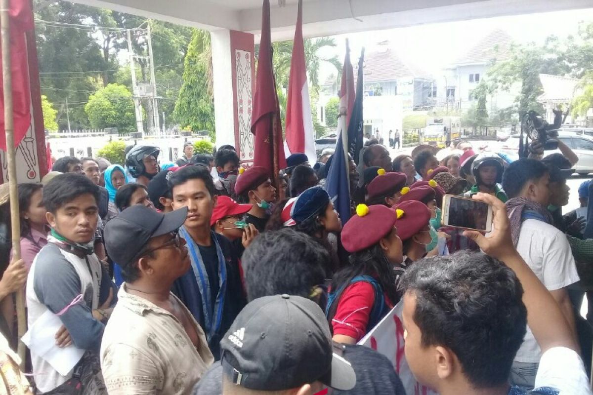 Pedagang tolak revitalisasi Pasar Horas