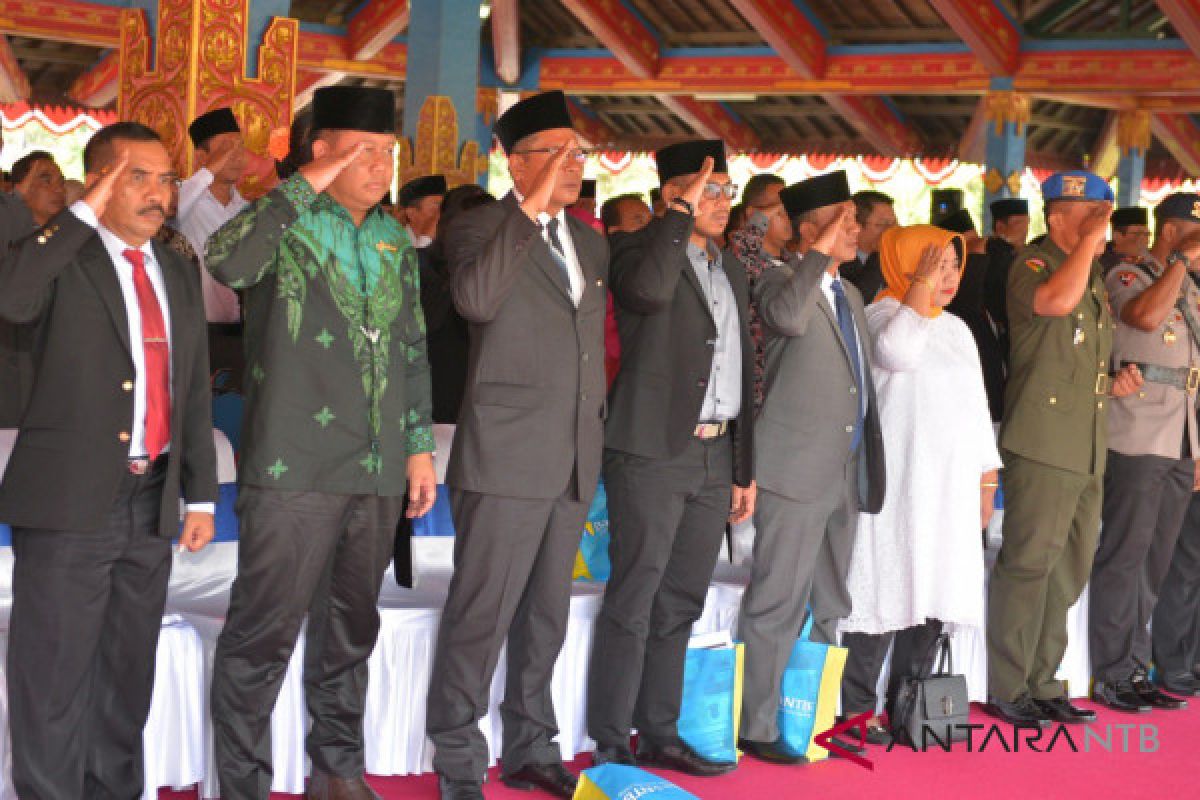 Semua calon kepala daerah hadiri HUT Lombok Barat