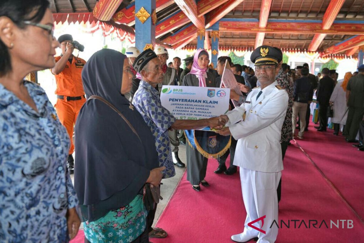 BPJS Ketenagakerjaan serahkan santunan kepada warga Lombok Barat