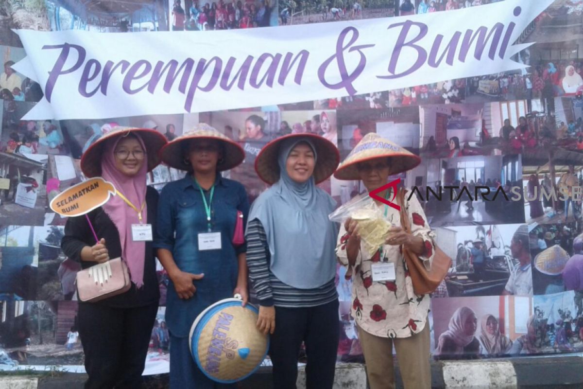 Hari Bumi, Solidaritas Perempuan gelar pameran hasil bumi