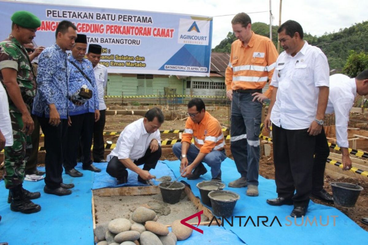 Bupati Tapsel letakkan batu pertama pembangunan kantor camat