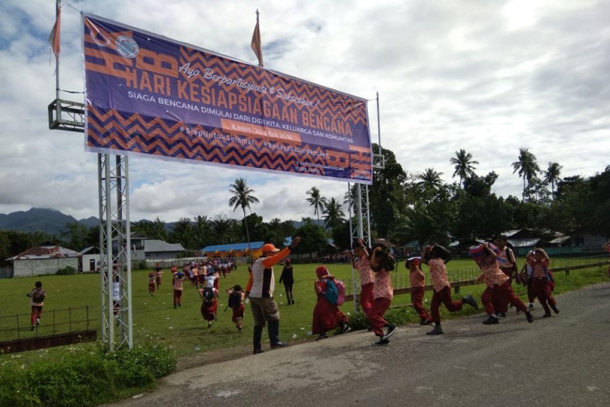 Ratusan siswa di Ambon Ikut simulasi gempa dan tsunami