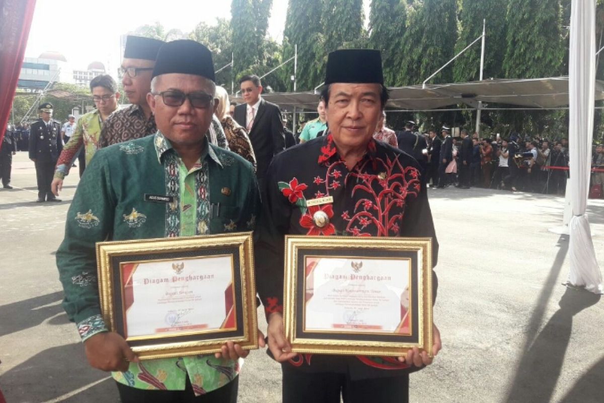 Lakukan ini, Bupati Kotim diberi penghargaan Menteri Hukum dan HAM