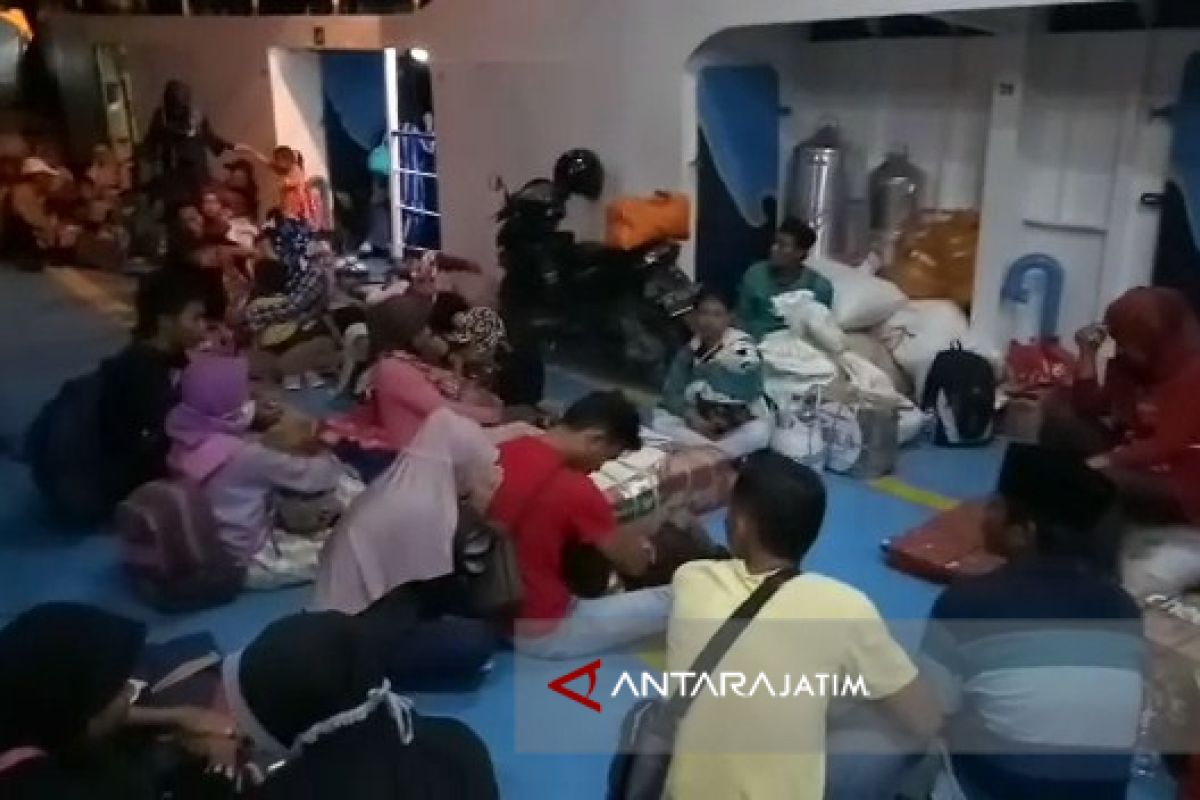 Kapal Penumpang Situbondo-Madura Alami Rusak Mesin