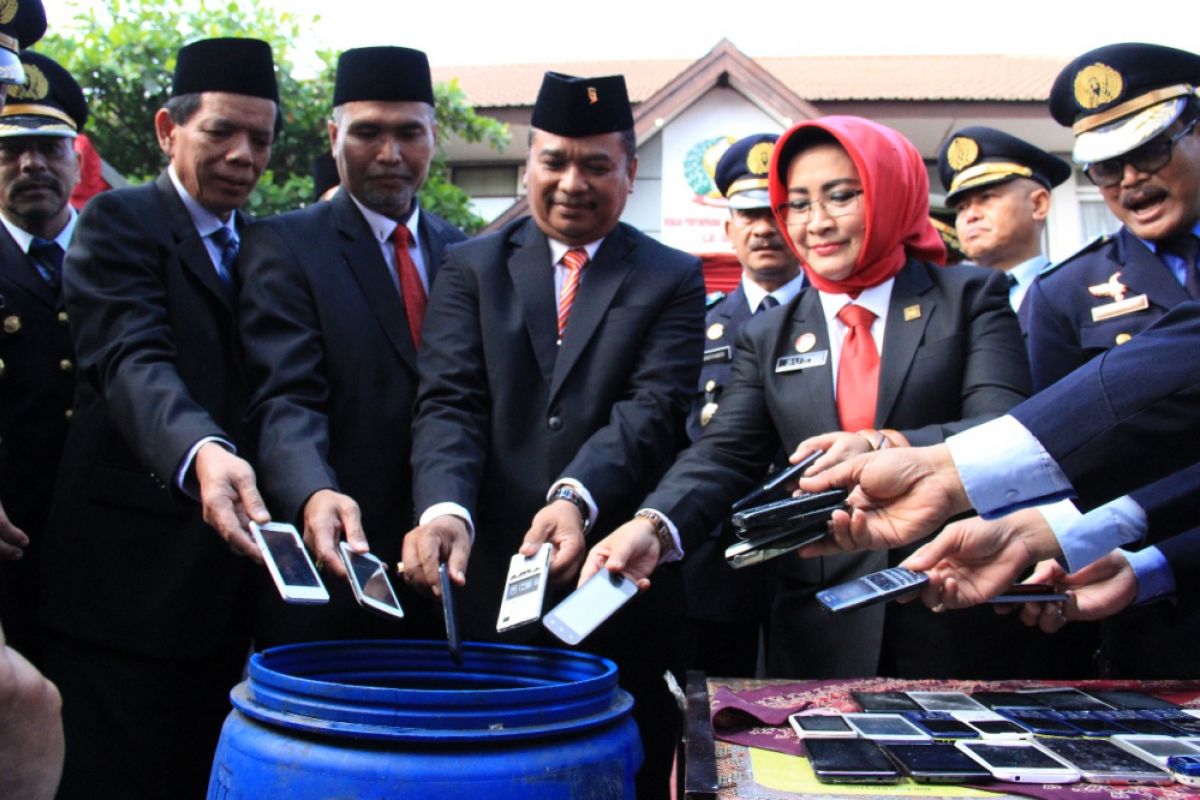 Kanwilkumham Jatim Musnahkan 900 Benda Ilegal