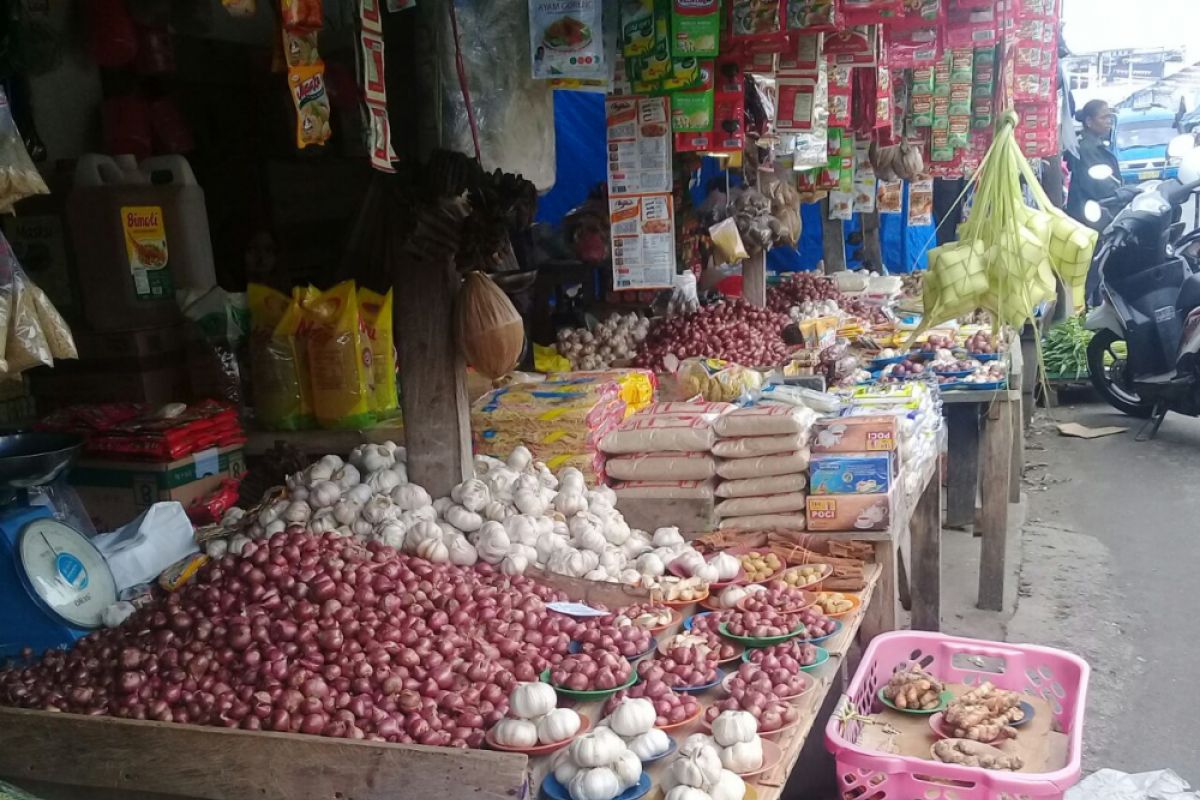 Harga bawang di Ambon naik dan bervariasi