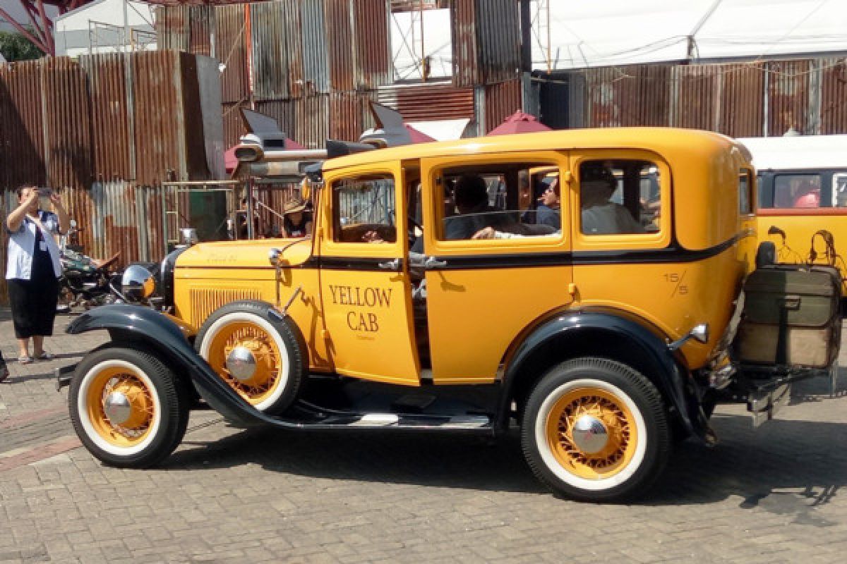 Taxi Cab 1931 hingga Chevrolet truk 1942 di Parade Mobil Klasik IIMS
