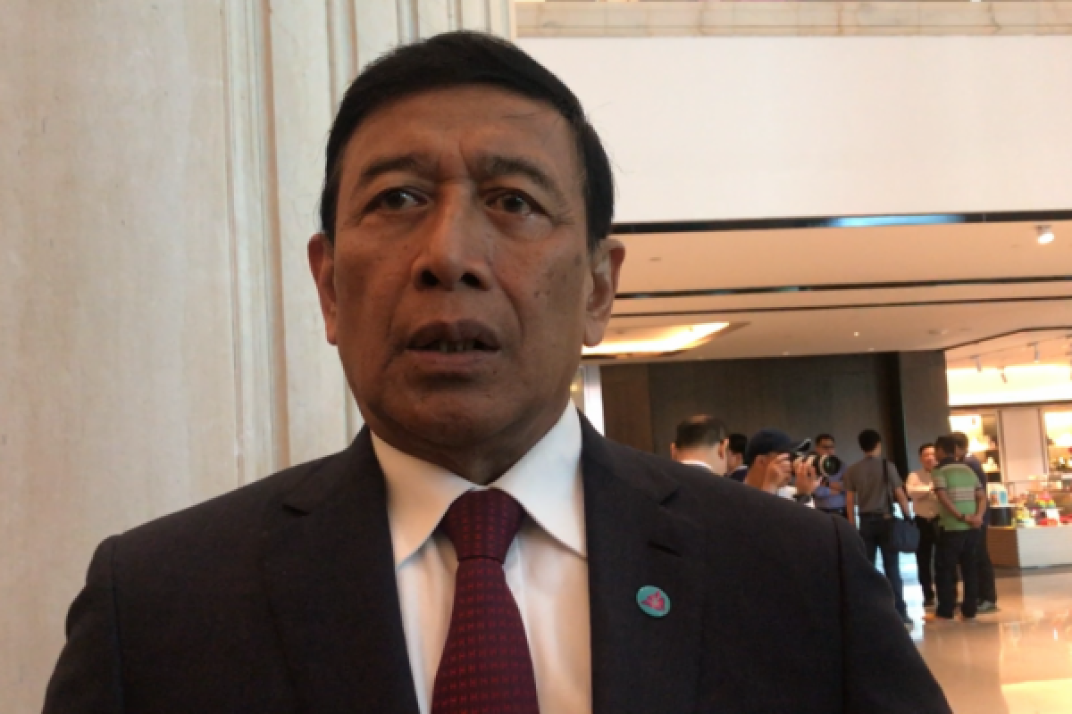 Soal cawapres, Wiranto persilakan tanya langsung Jokowi