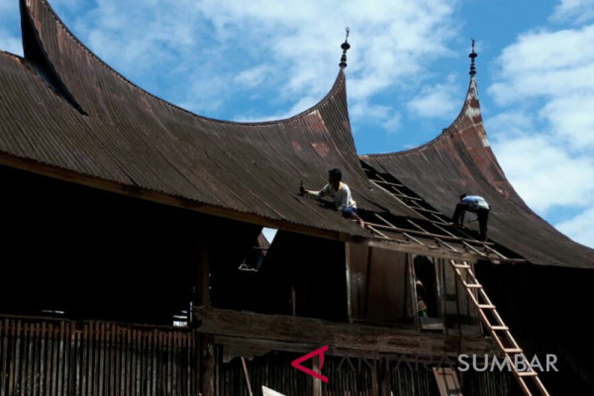 Yayasan Tirto Utomo Bantu Revitalisasi Rumah Gadang