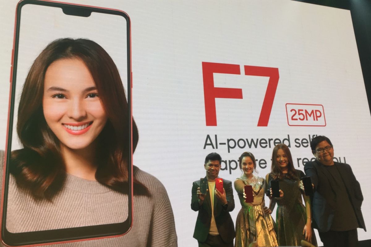 Oppo resmikan smartphone selfie Oppo F7