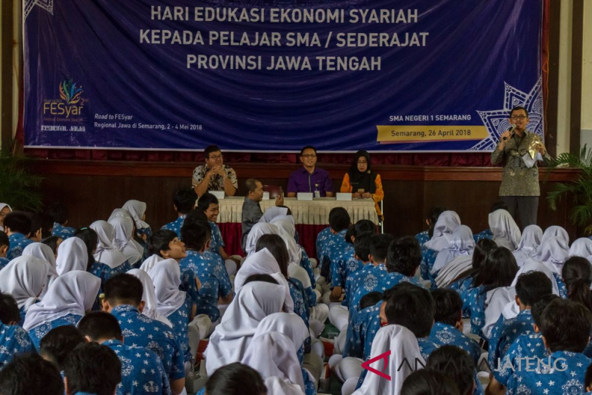 Ribuan siswa SMA di Semarang diedukasi ekonomi syariah