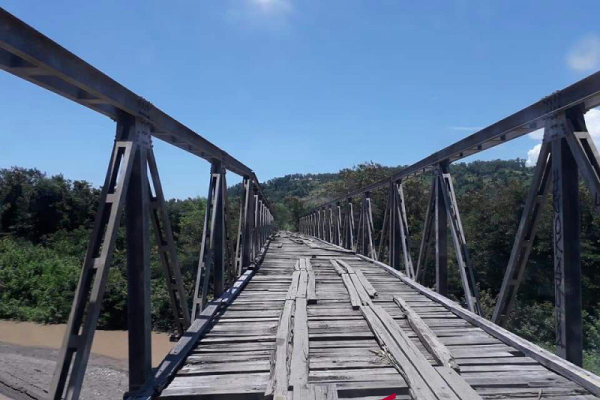 Jembatan Termanu rawan bencana