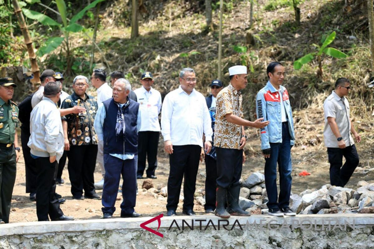 Jokowi apresiasi proyek padat karya Citarik Sukabumi