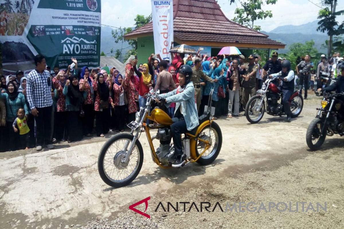 Ketika Presiden Joko Widodo naik motor ke Citarik (Video)