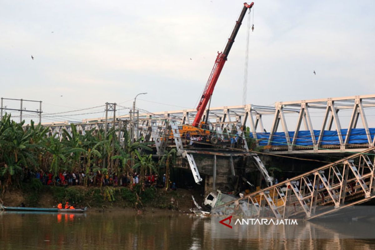 Perbaikan Jembatan Widang Tuban Manfaatkan Jembatan 
