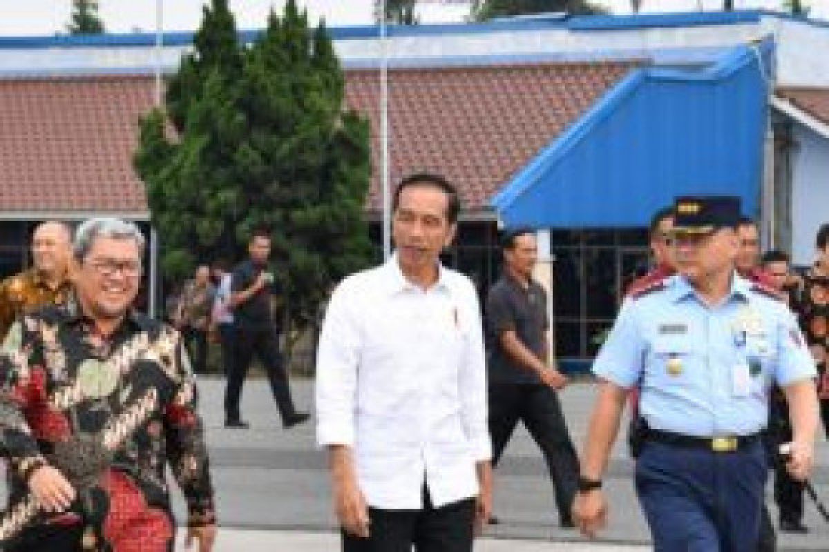 Presiden naik Super Puma ke Majalengka tinjau bandara