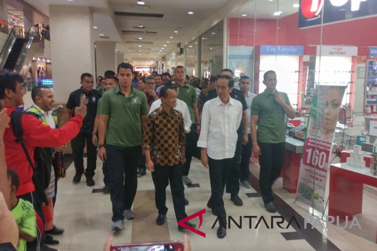Presiden Jokowi kunjungi mal Jayapura