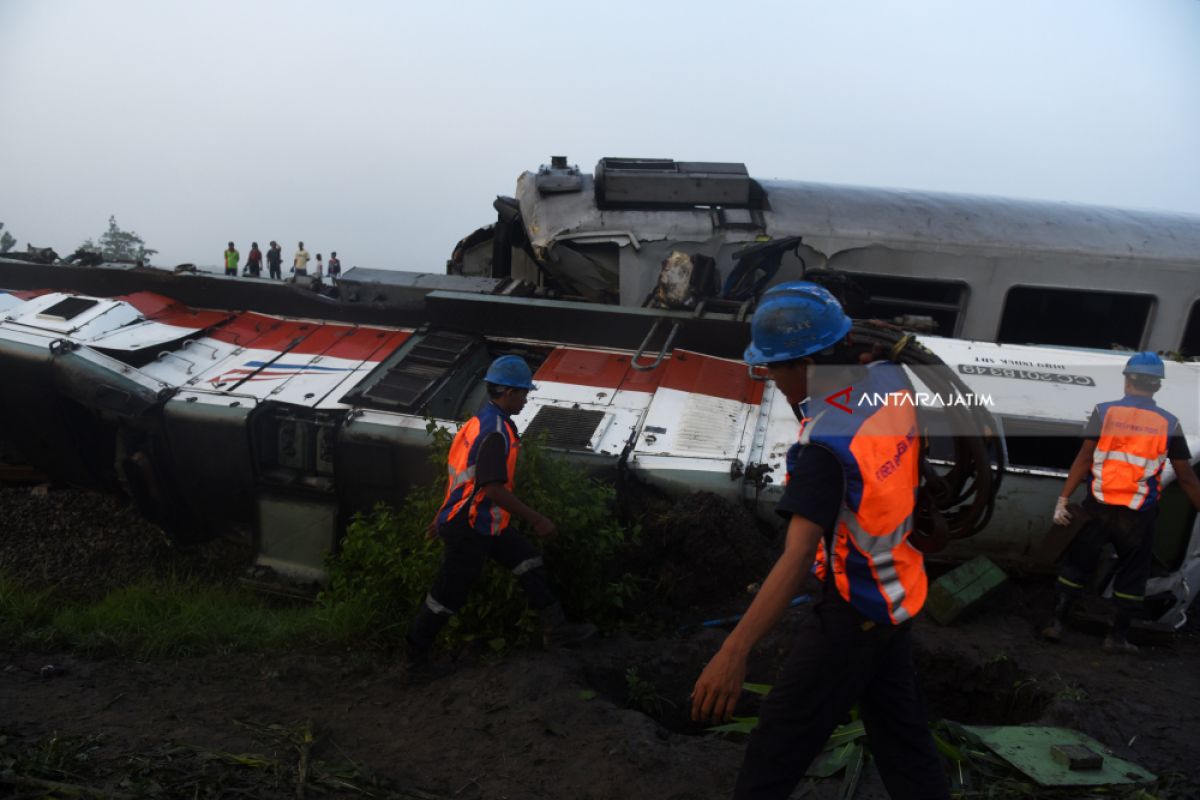 Polres Ngawi Amankan Sopir Truk Kecelakaan Sancaka