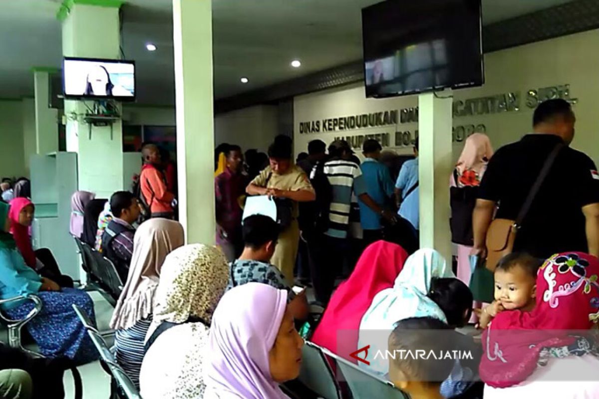 Gangguan Internet,  Kendala Pembuatan KTP-E di Bojonegoro (Video)