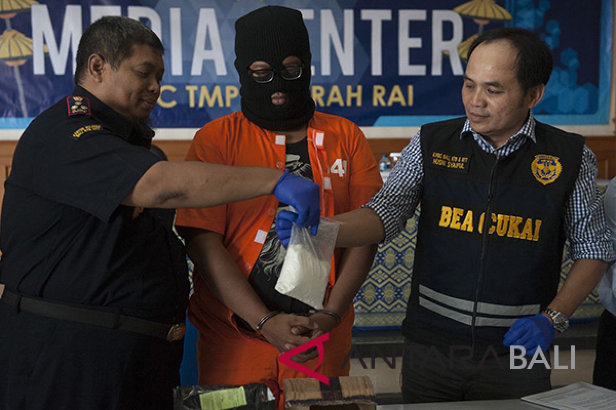 Paket narkoba dari Belgia disita BC Bali (video)