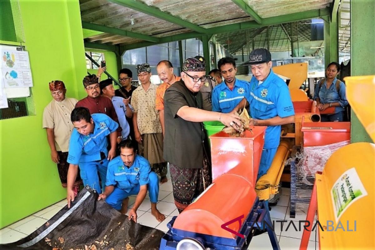 Kemenpar bantu mesin pengolah sampah untuk Padangtegal-Gianyar