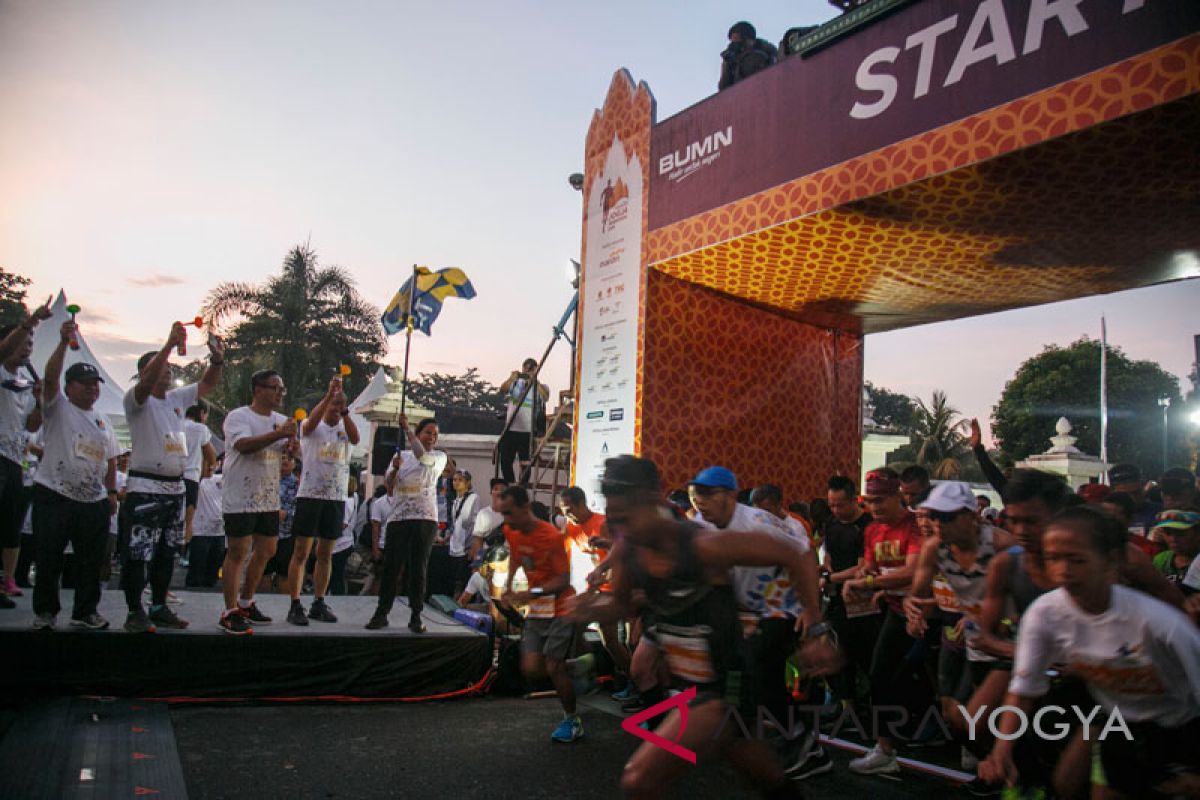 Menteri BUMN melepas pelari "Mandiri Jogja Marathon"