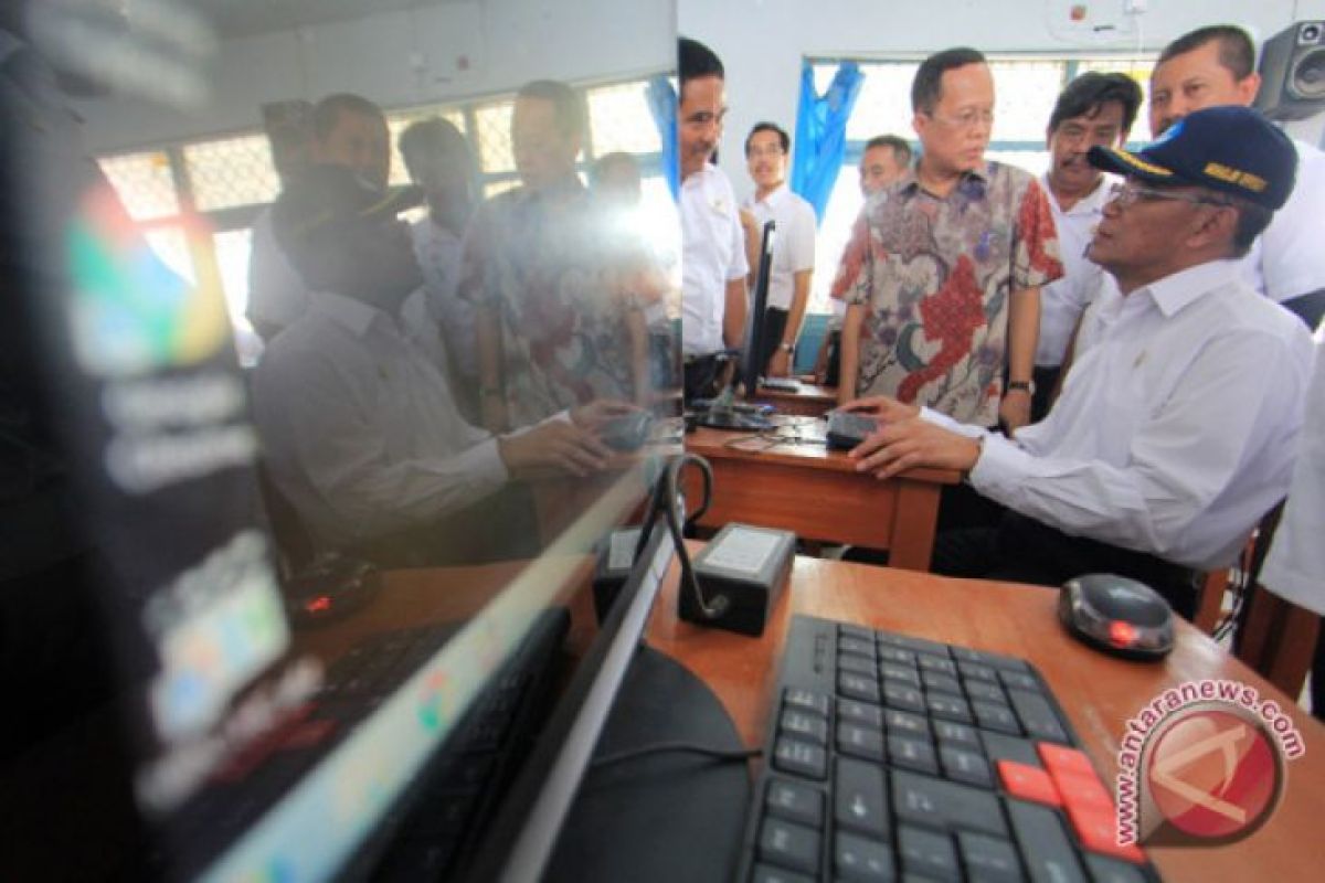 Mendikbud Sebut Kelebihan Beban Sebagai Penyebab Gangguan UNBK