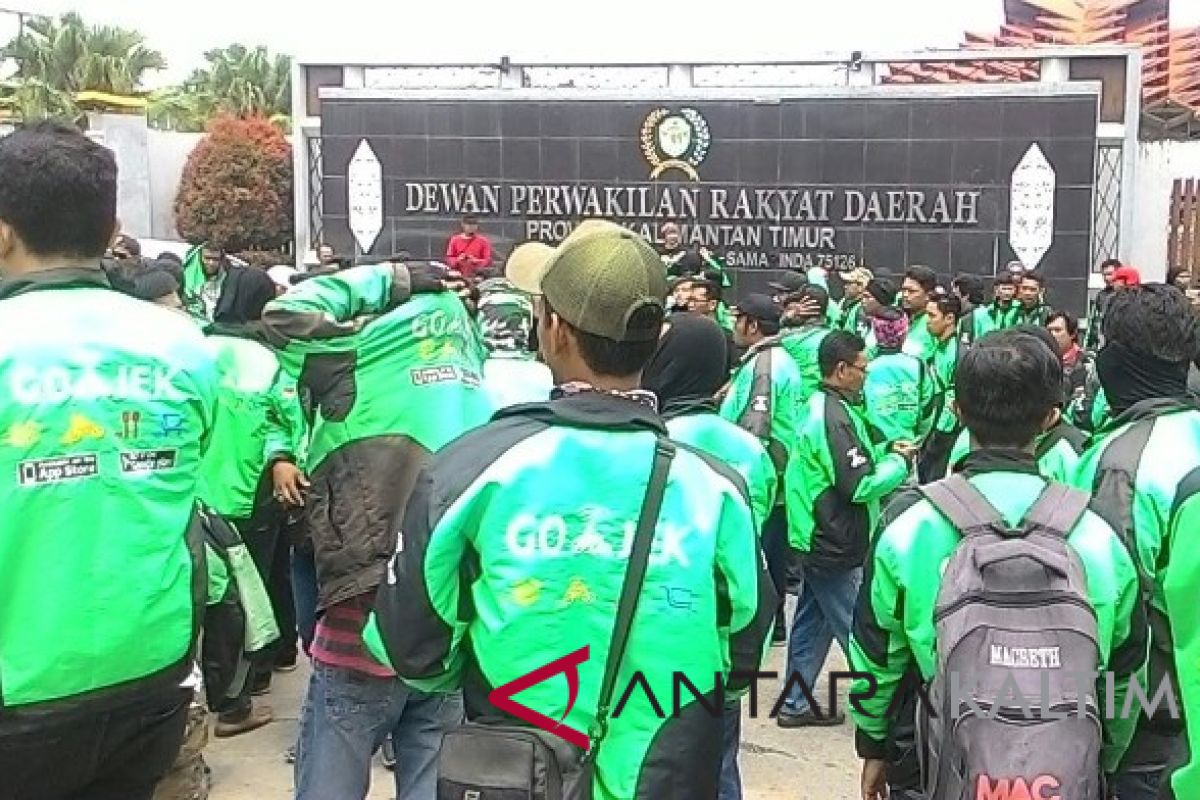 Ribuan pengemudi ojek daring Samarinda demo tuntut persamaan tarif