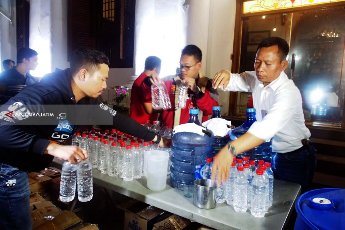 Polrestabes Surabaya Bekuk Dua Peracik Minuman Keras Mematikan