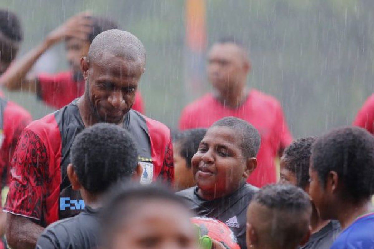 PTFI bantu mimpi anak Papua jadi pesepakbola