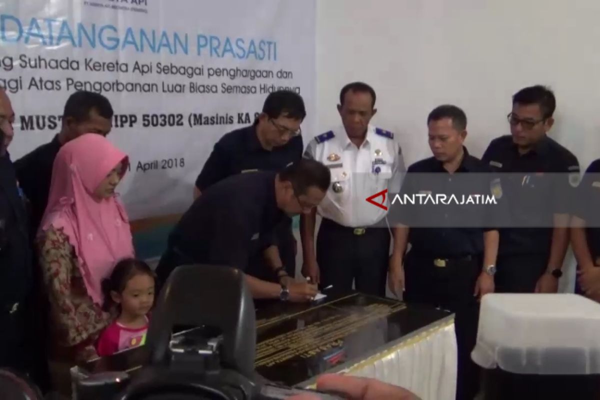 Dirut KAI Tanda Tangani Prasasti Korban Kecelakaan Sancaka (Video)