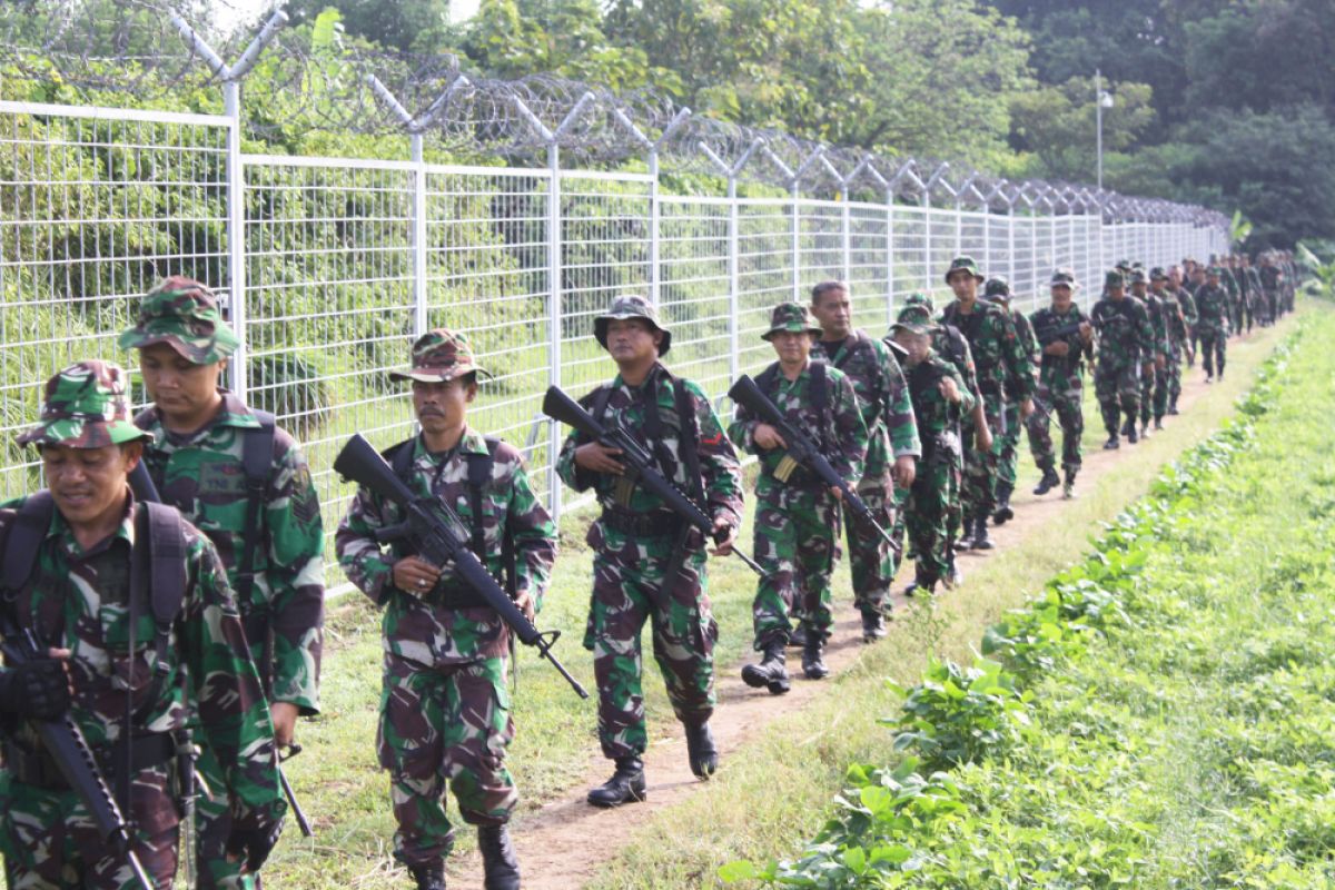 Pasukan Kamhanlan Patroli Ring Satu Lanud Iswahjudi