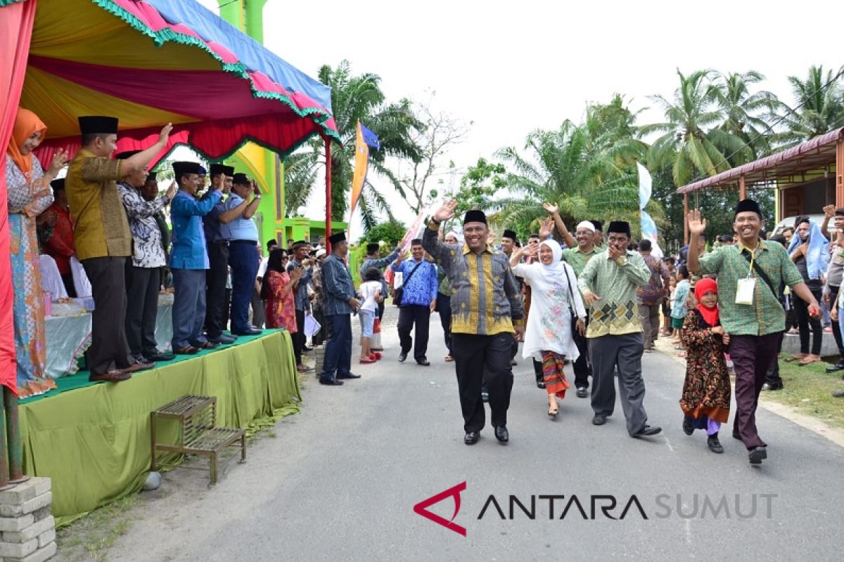 Bupati Tapteng lepas peserta Pawai Ta'aruf