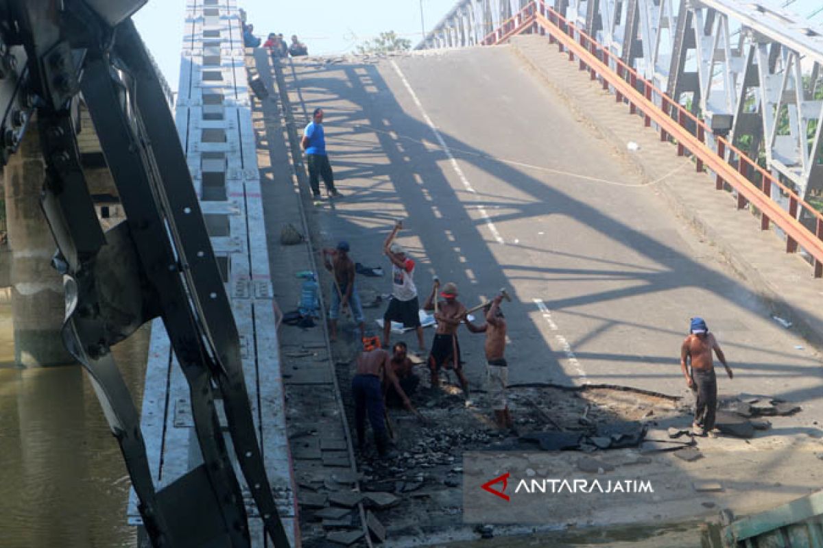 Perbaikan Jembatan Widang yang Ambruk Butuh Waktu 1,5 Bulan (Video)