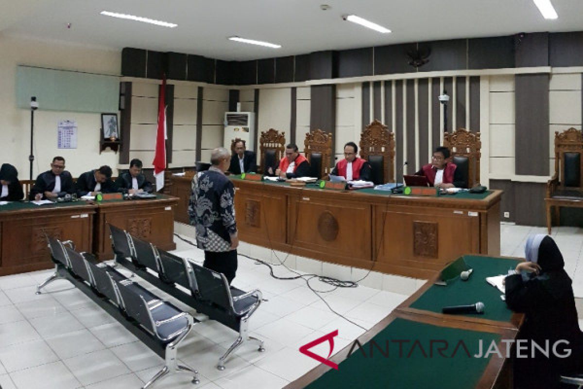 Mantan Kepala Perhutani Jateng diganjar 2,5 tahun penjara