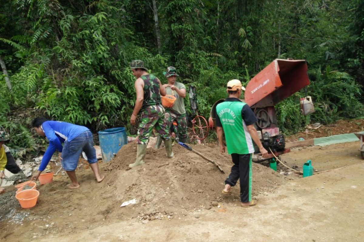 TNI - Perangkat Desa Sungai Dangin sukseskan TMMD