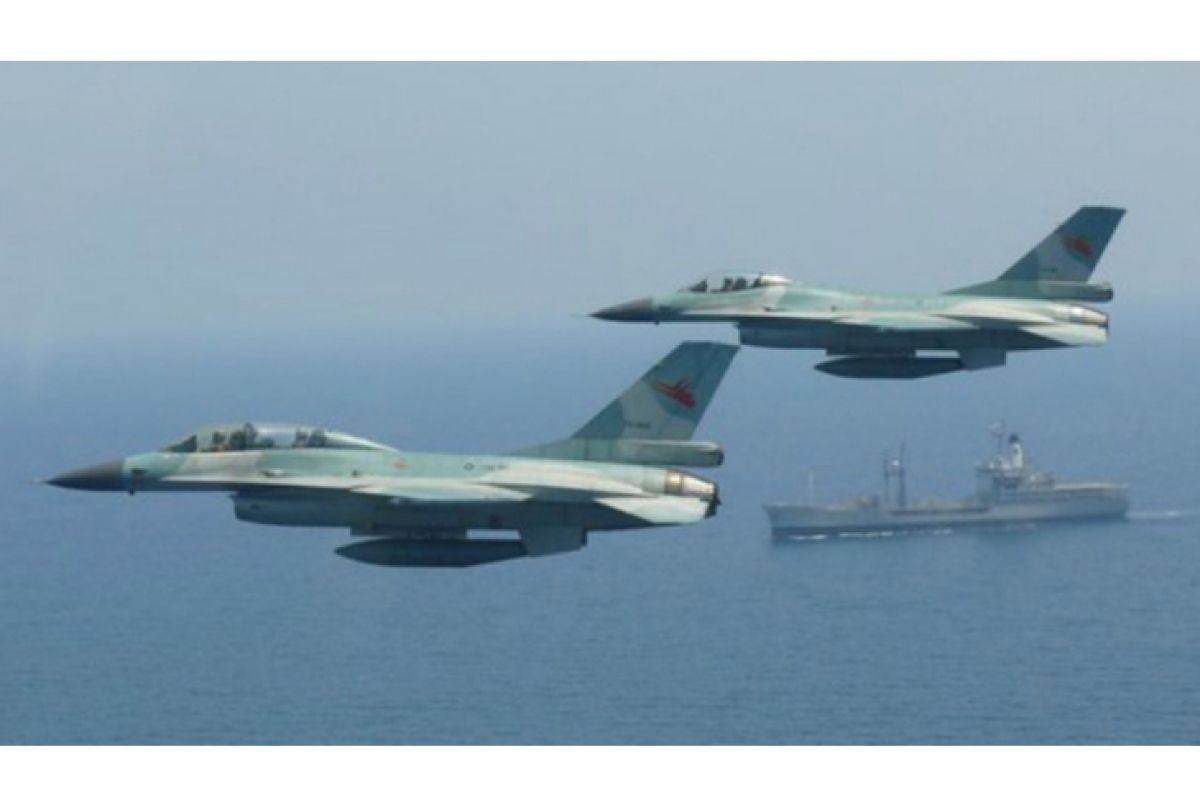 Rombongan Panglima TNI dikawal empat pesawat F-16