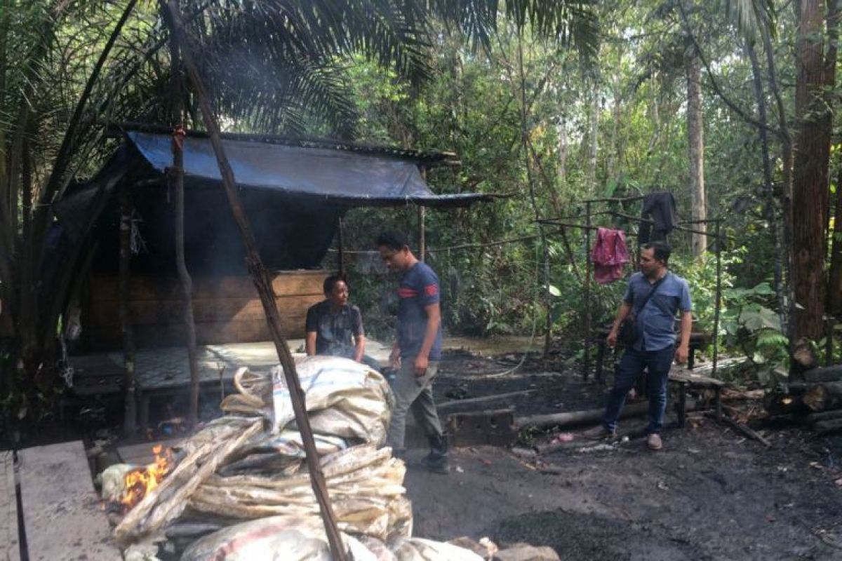 Polsek Bonti jalan lima km gerebek pabrik miras