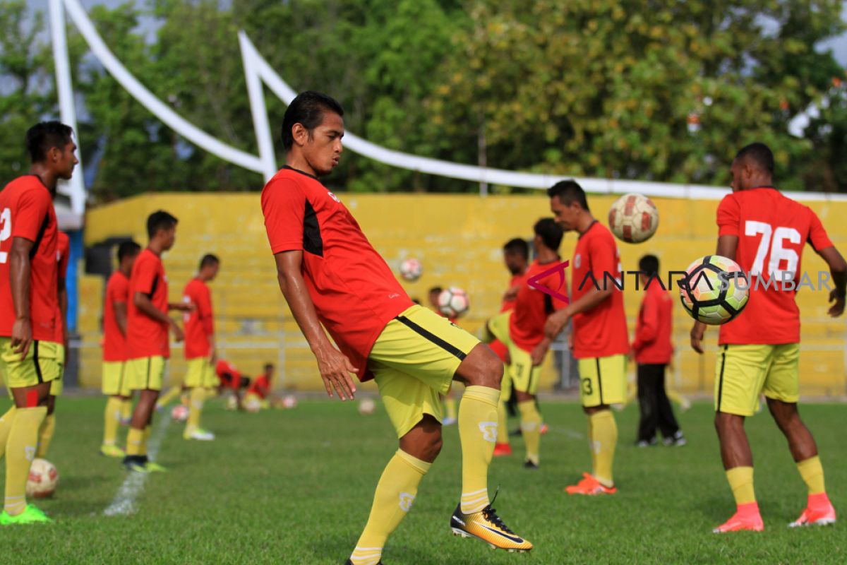 Promosi ke Liga 1, Semen Padang "jual" sembilan pemain termasuk Hengki Ardiles