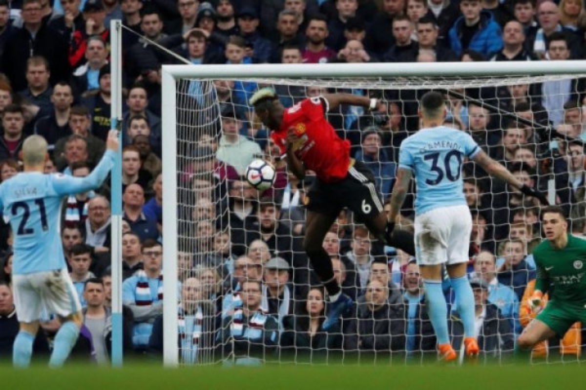 Dua gol Pogba tunda perayaan gelar Man City