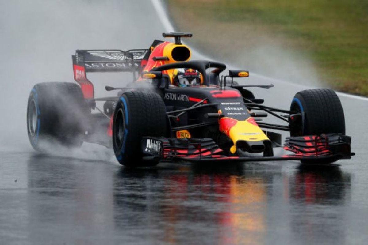 Pebalap Red Bull Ricciardo tercepat dalam latihan di GP Bahrain