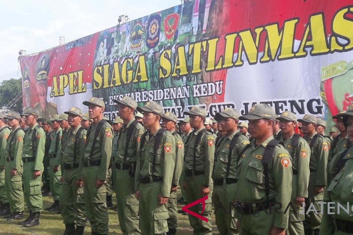 Ratusan anggota satlinmas apel pengamanan Pilgub Jateng