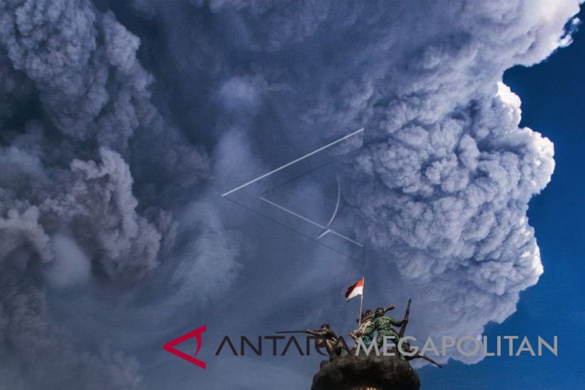 Abu vulkanik letusan Gunung Sinabung telah sampai di Aceh