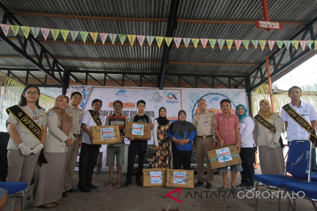 SKIPM Gorontalo Bagikan 500 KG Ikan Segar