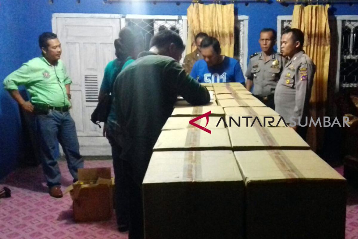 Ribuan botol minuman beralkohol yang akan dijual saat Lebaran disita Polres Pasaman