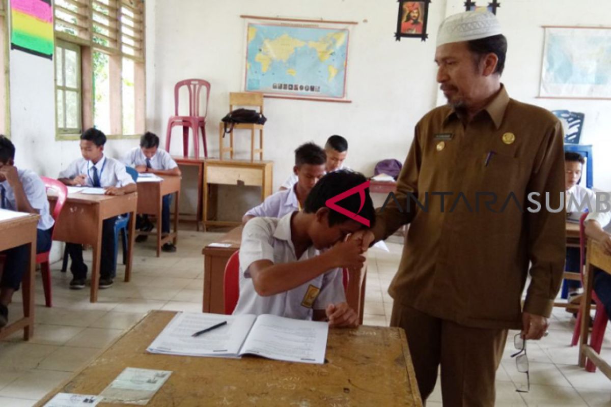 Warga daerah terpencil di Pasaman Barat mendapat pengobatan gratis