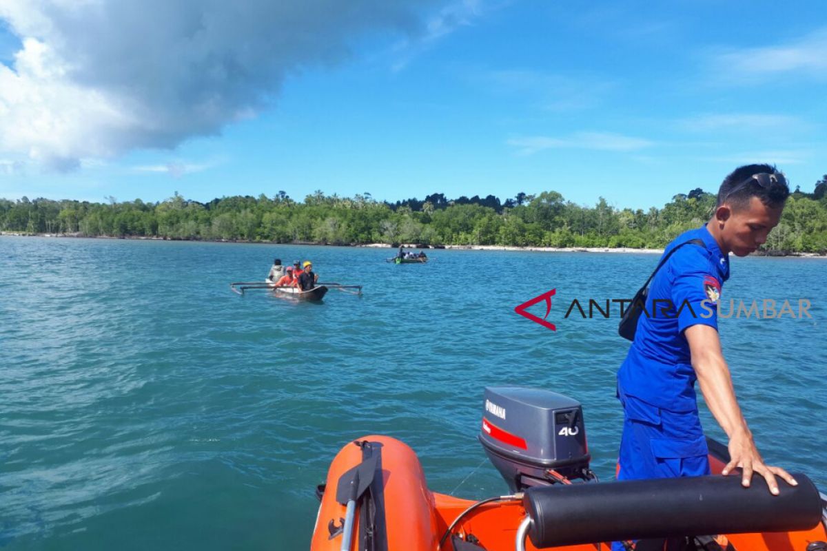 Tim SAR Mentawai mencari nelayan yang hilang di Sipora