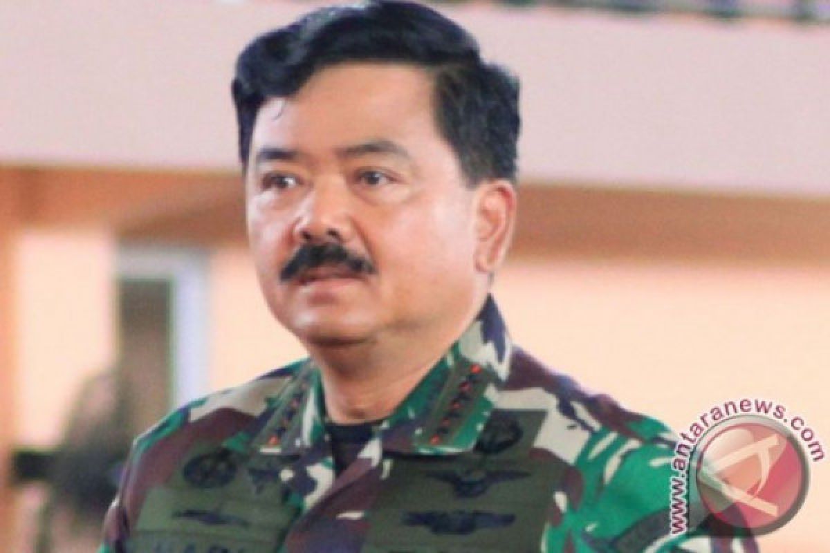 Panglima TNI berikan beasiswa kepada Yohanis Gama Marschal Lau