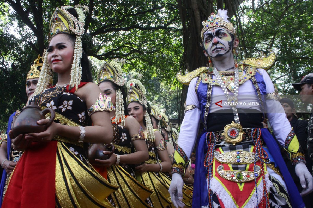 Video - Tradisi Ritual Grebeg Tengger Tirto Aji